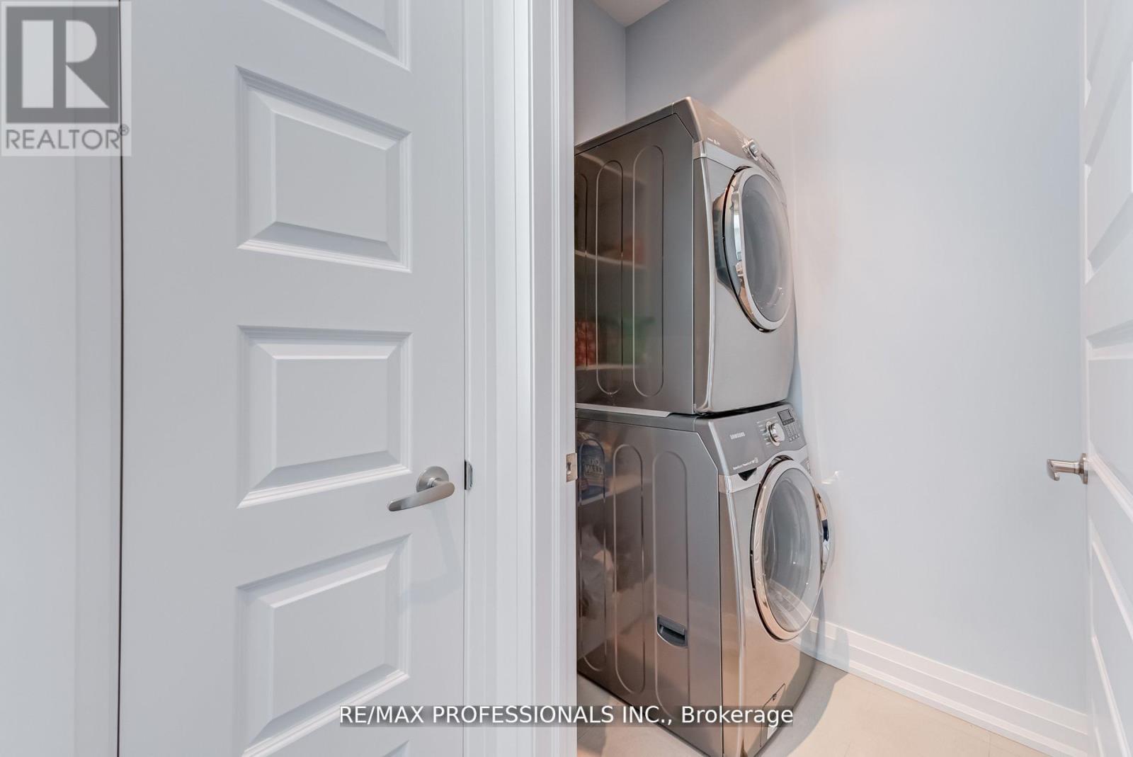 372 Silverthorn Avenue, Toronto, Ontario  M6M 3G9 - Photo 24 - W12713992