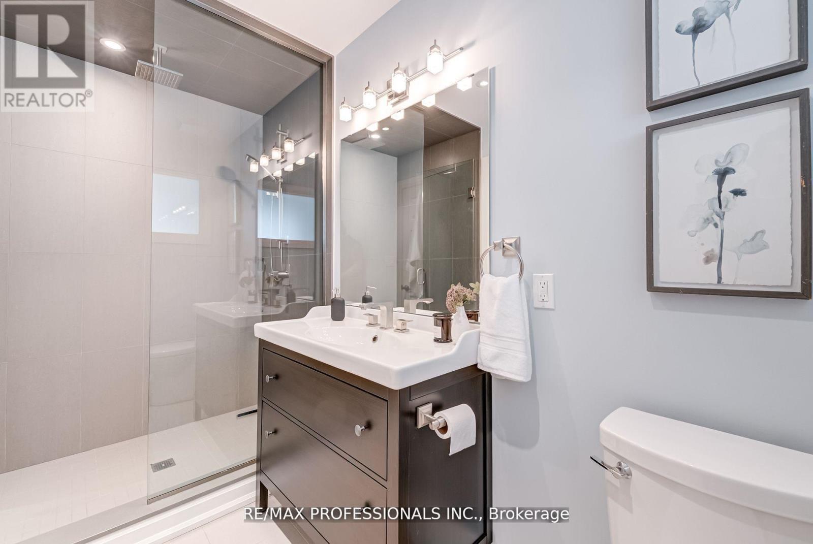 372 Silverthorn Avenue, Toronto, Ontario  M6M 3G9 - Photo 36 - W12713992