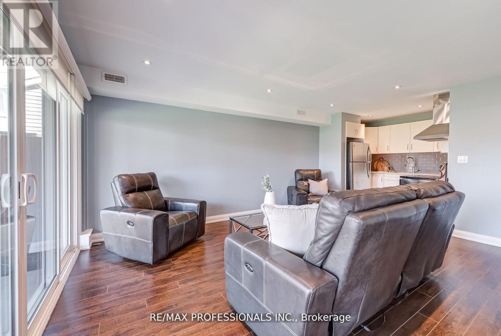 372 Silverthorn Avenue, Toronto, Ontario  M6M 3G9 - Photo 40 - W12713992