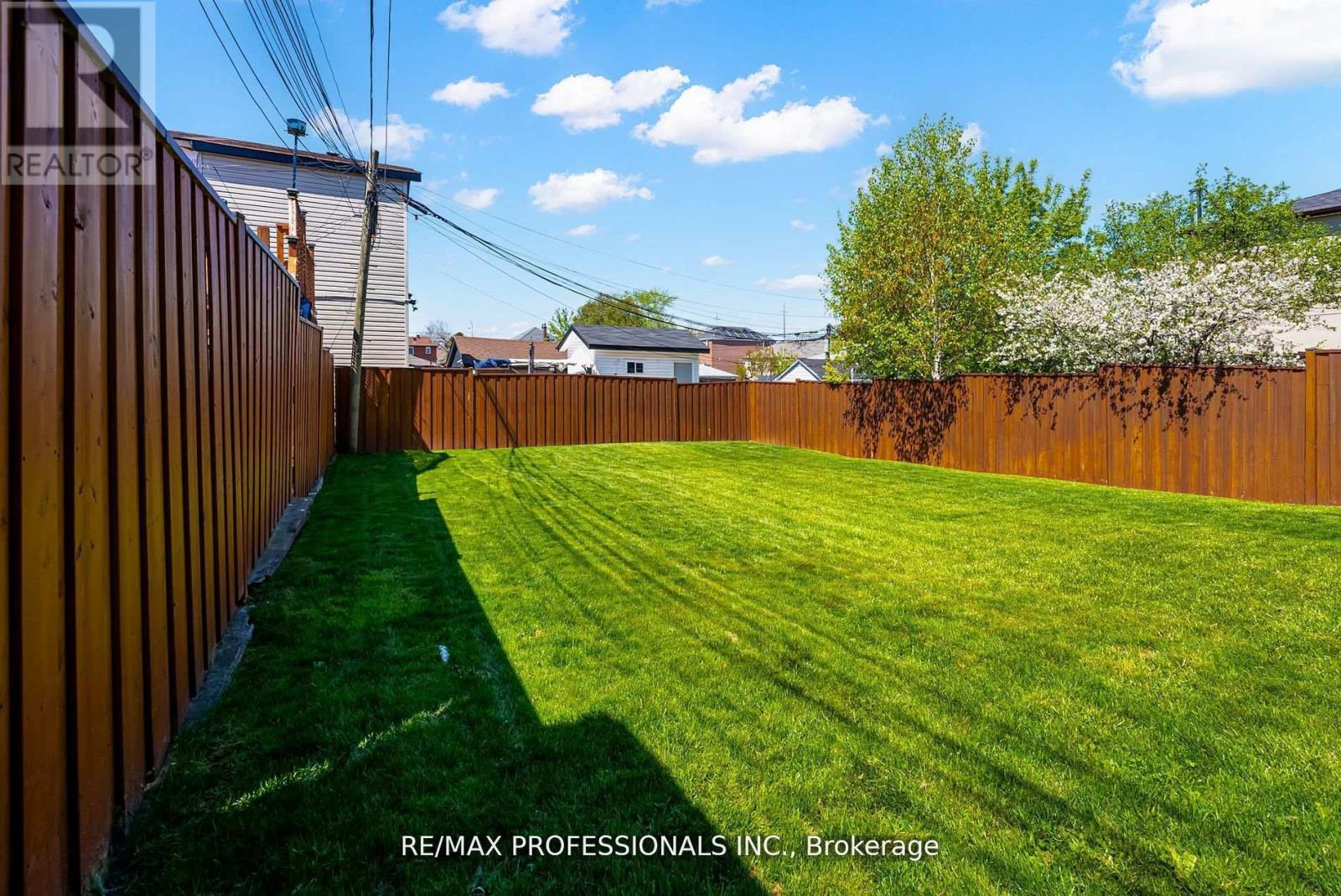 372 Silverthorn Avenue, Toronto, Ontario  M6M 3G9 - Photo 48 - W12713992