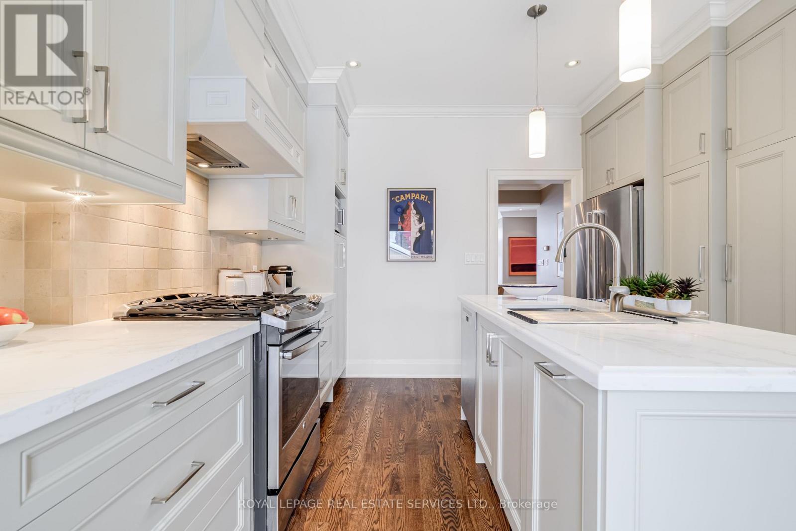 79 Raymond Avenue, Toronto, Ontario  M6S 2B1 - Photo 11 - W12713994