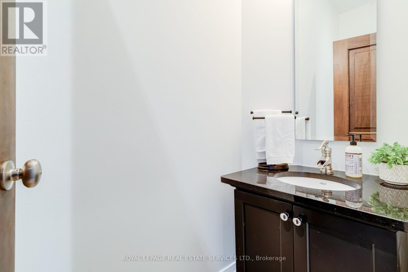 79 Raymond Avenue, Toronto, Ontario  M6S 2B1 - Photo 15 - W12713994