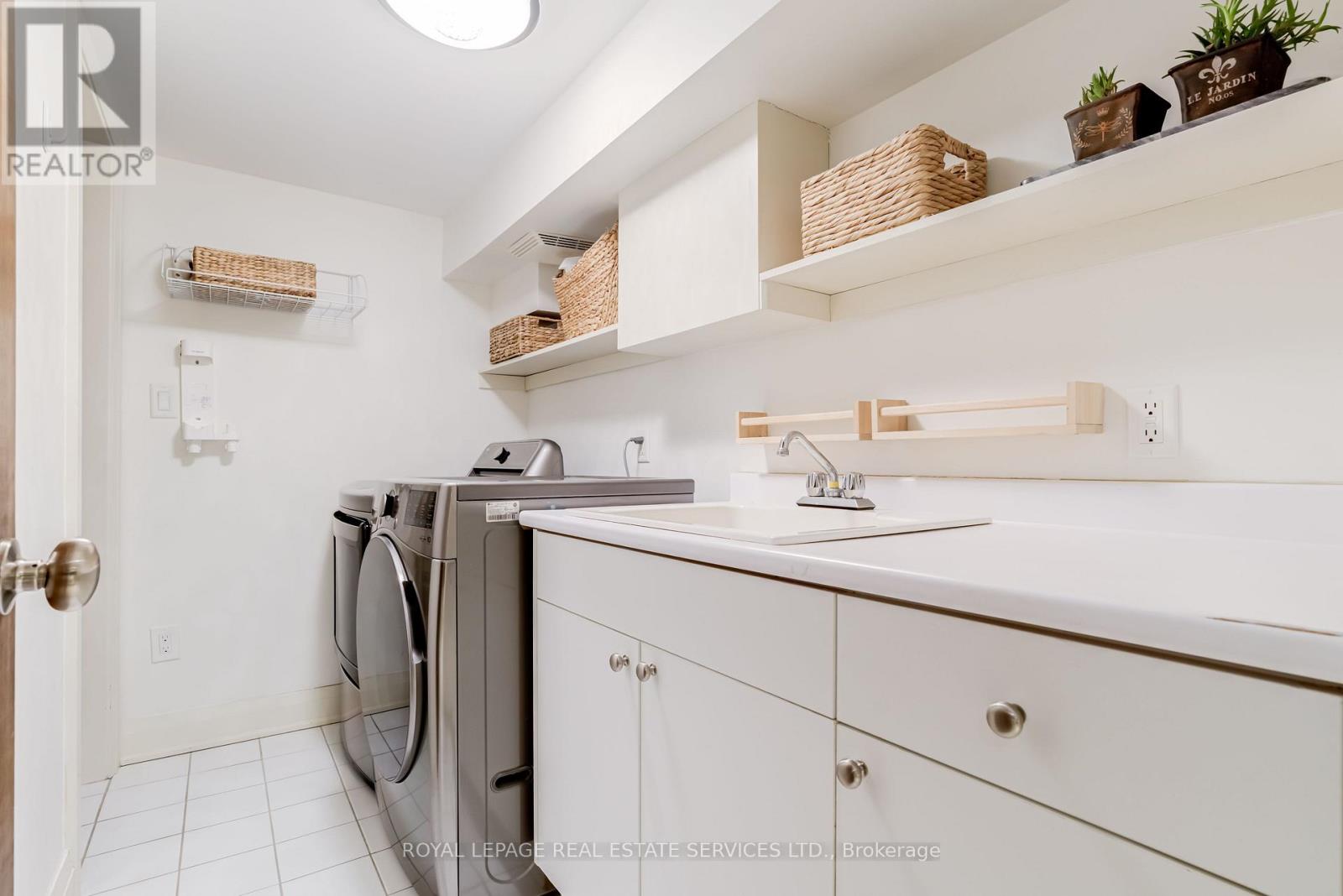 79 Raymond Avenue, Toronto, Ontario  M6S 2B1 - Photo 34 - W12713994