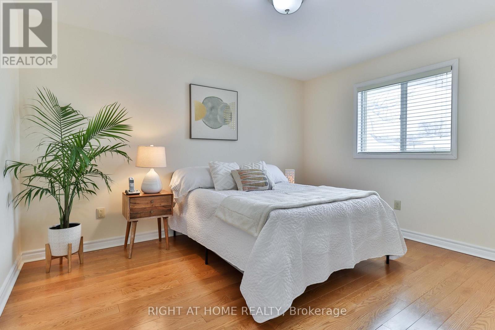 459 Maple Leaf Drive, Toronto, Ontario  M6L 1R1 - Photo 15 - W12714022