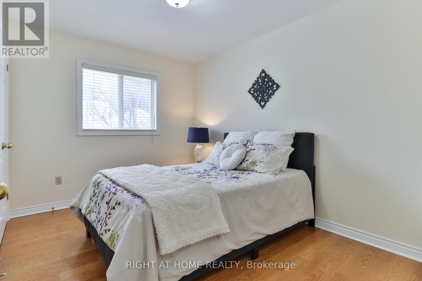 459 Maple Leaf Drive, Toronto, Ontario  M6L 1R1 - Photo 19 - W12714022