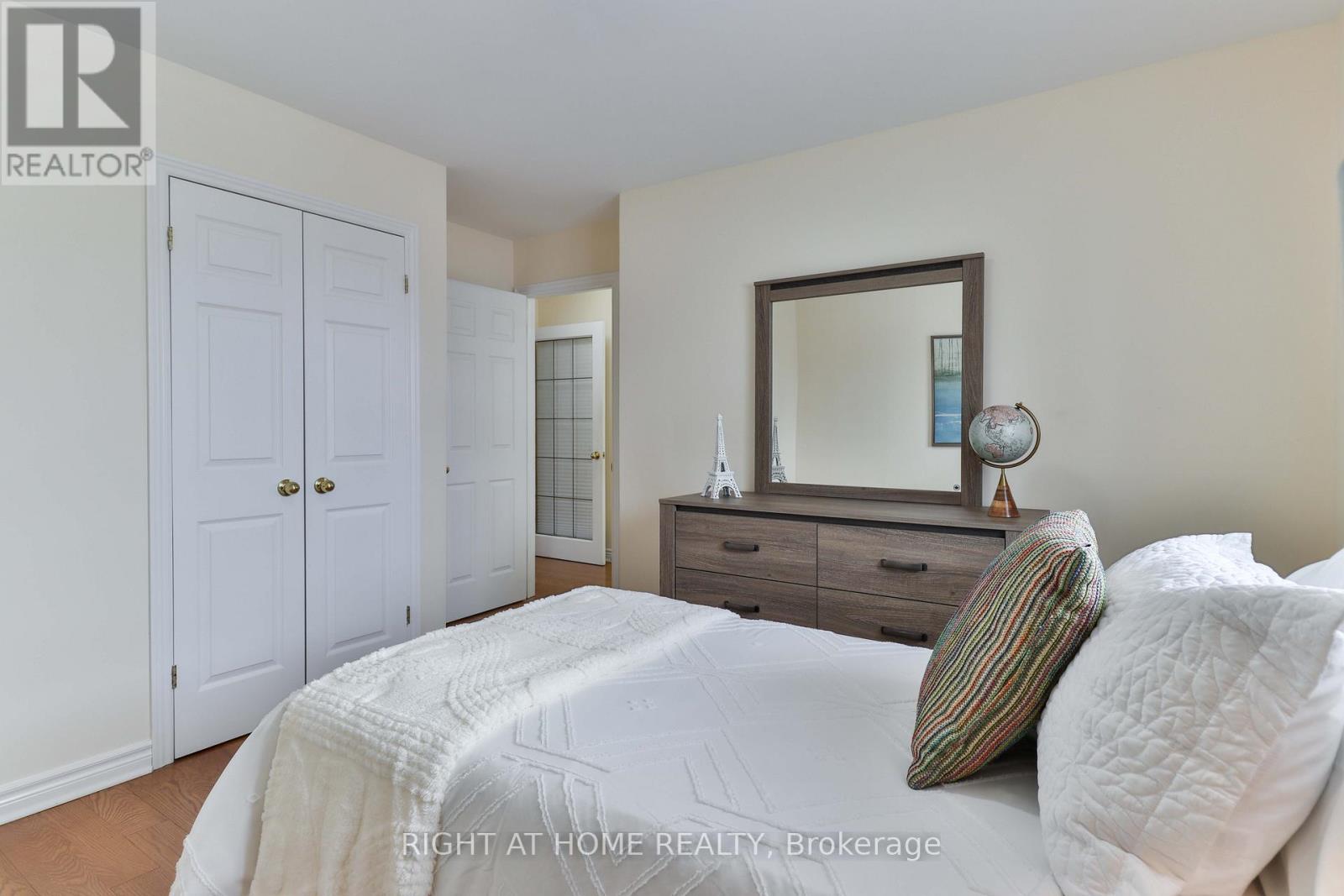 459 Maple Leaf Drive, Toronto, Ontario  M6L 1R1 - Photo 22 - W12714022