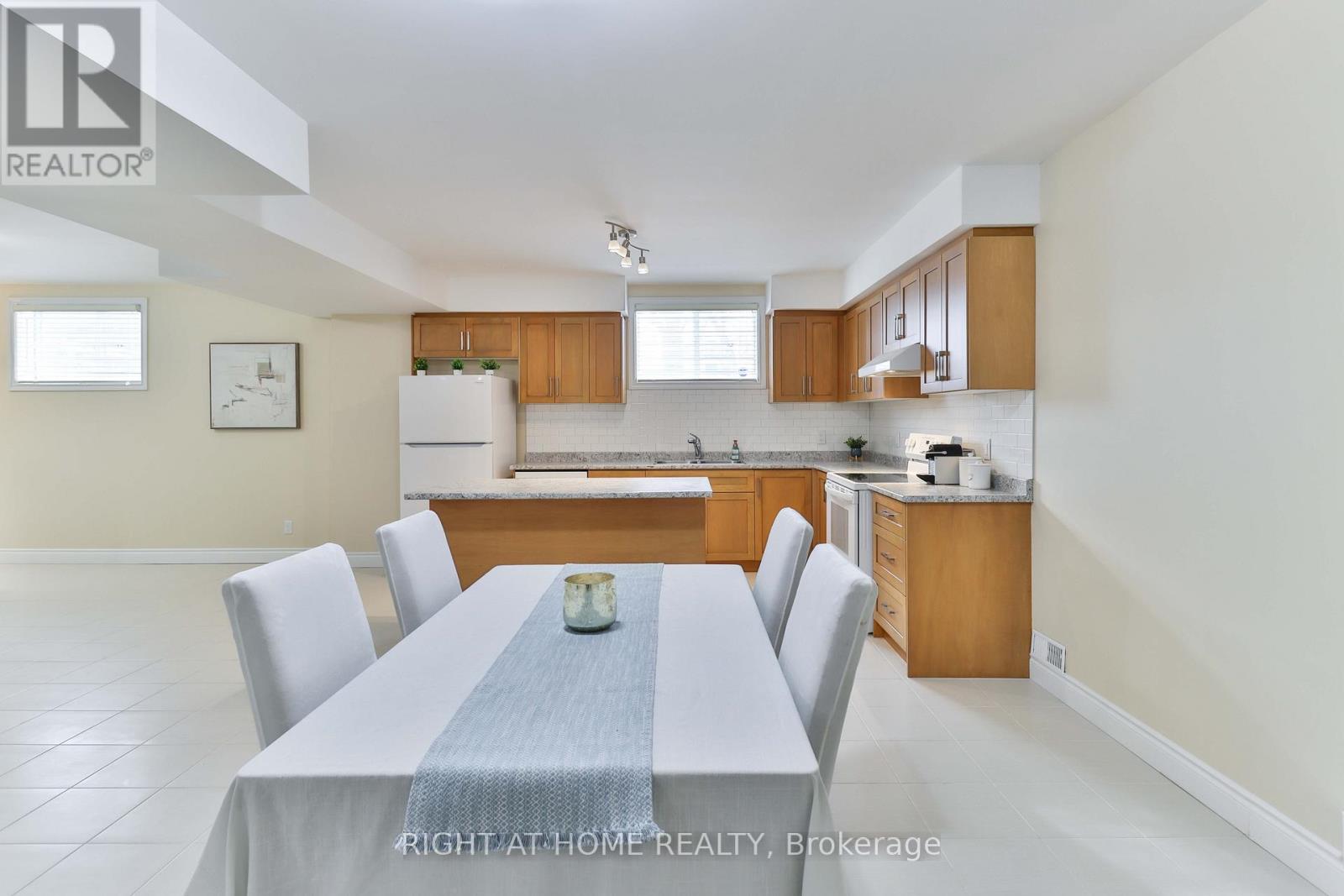 459 Maple Leaf Drive, Toronto, Ontario  M6L 1R1 - Photo 28 - W12714022