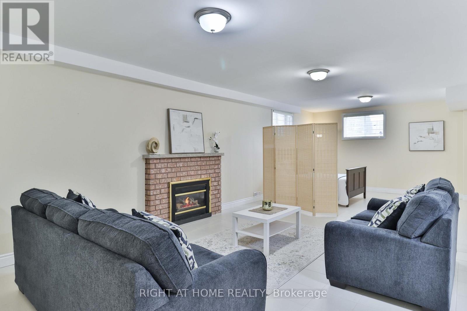 459 Maple Leaf Drive, Toronto, Ontario  M6L 1R1 - Photo 30 - W12714022