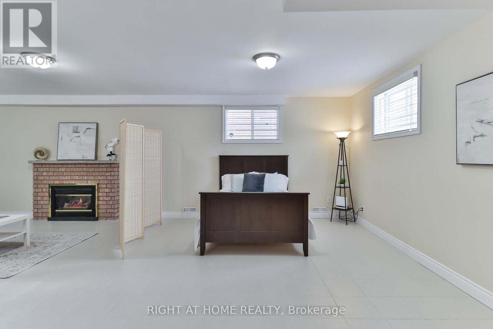 459 Maple Leaf Drive, Toronto, Ontario  M6L 1R1 - Photo 31 - W12714022