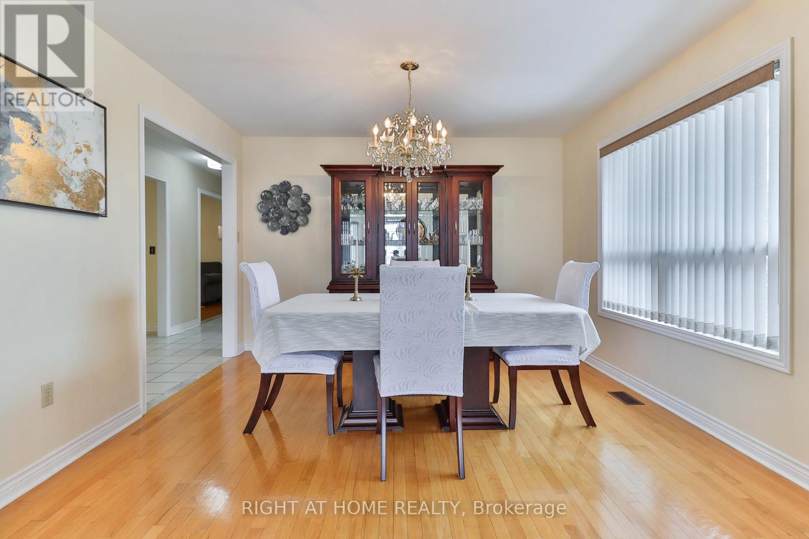 459 Maple Leaf Drive, Toronto, Ontario  M6L 1R1 - Photo 7 - W12714022