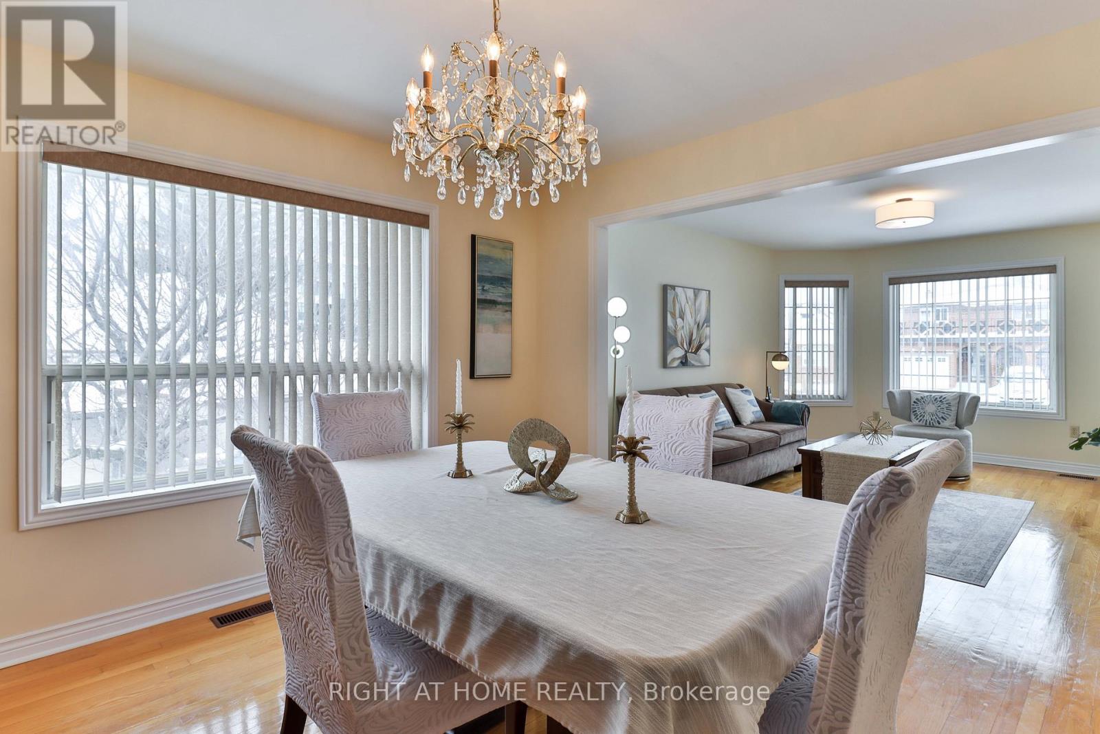 459 Maple Leaf Drive, Toronto, Ontario  M6L 1R1 - Photo 8 - W12714022