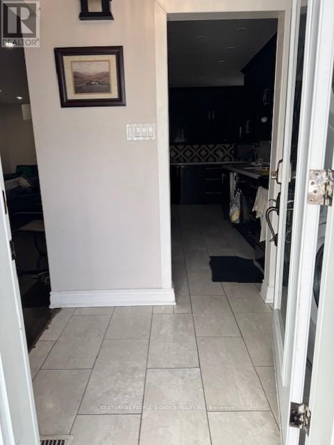 73 Mallard Crescent, Brampton, Ontario  L6S 2T7 - Photo 2 - W12714048