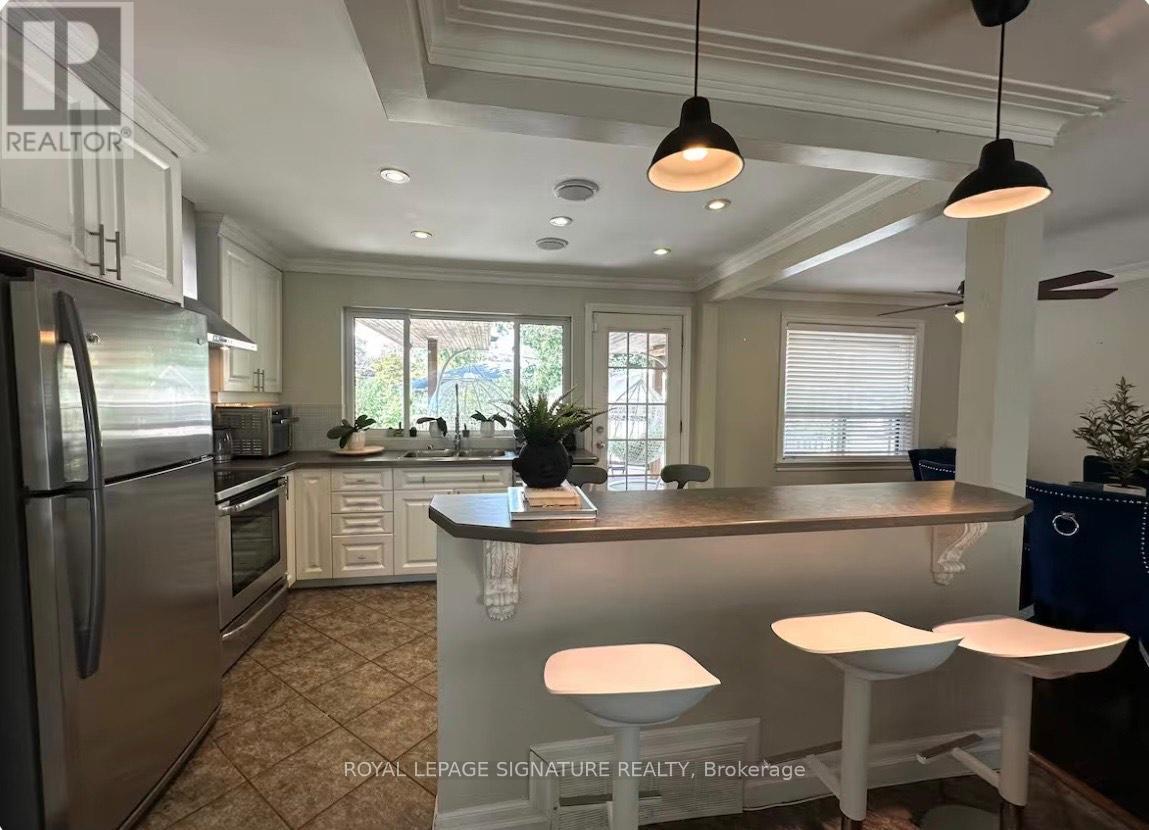 1353 Sheldon Avenue, Oakville, Ontario  L6L 2P9 - Photo 4 - W12714126