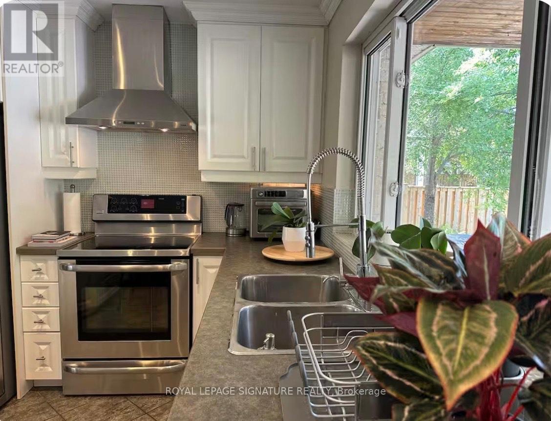 1353 Sheldon Avenue, Oakville, Ontario  L6L 2P9 - Photo 5 - W12714126