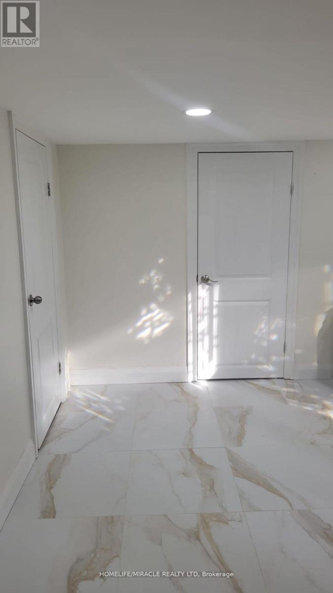 Bsmt - 1058 Alexandra Avenue, Mississauga, Ontario  L5E 2A8 - Photo 11 - W12714172