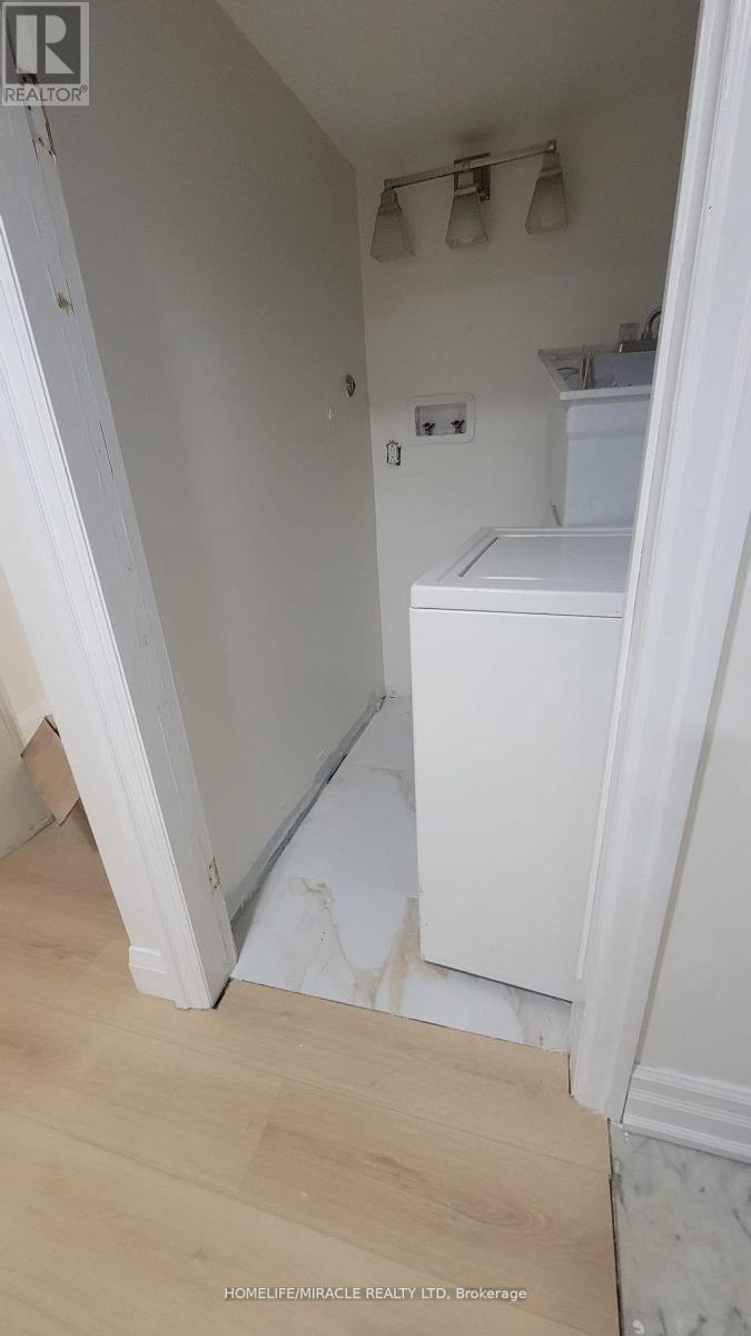 Bsmt - 1058 Alexandra Avenue, Mississauga, Ontario  L5E 2A8 - Photo 2 - W12714172