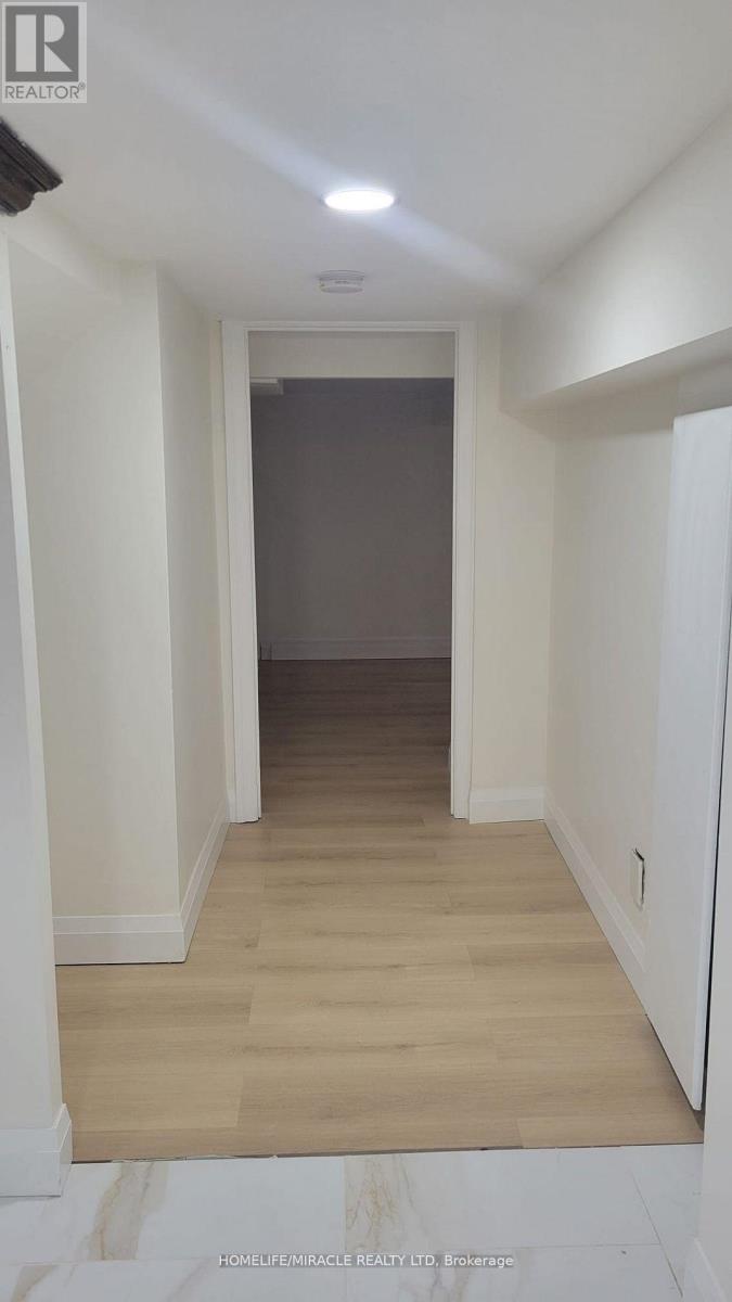 Bsmt - 1058 Alexandra Avenue, Mississauga, Ontario  L5E 2A8 - Photo 9 - W12714172