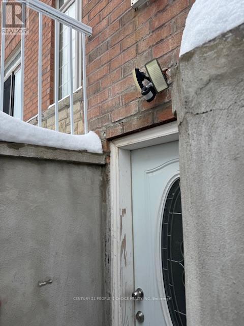 127 Lloyd Sanderson Drive, Brampton, Ontario  L6Y 0Z9 - Photo 1 - W12714184