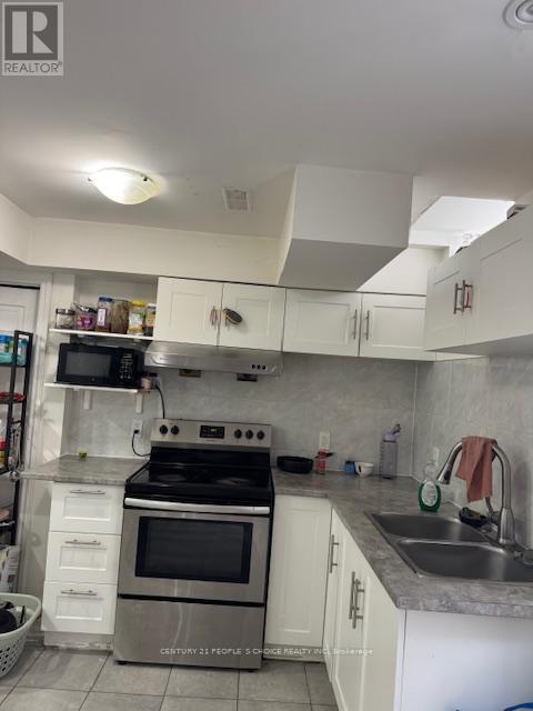 127 Lloyd Sanderson Drive, Brampton, Ontario  L6Y 0Z9 - Photo 3 - W12714184