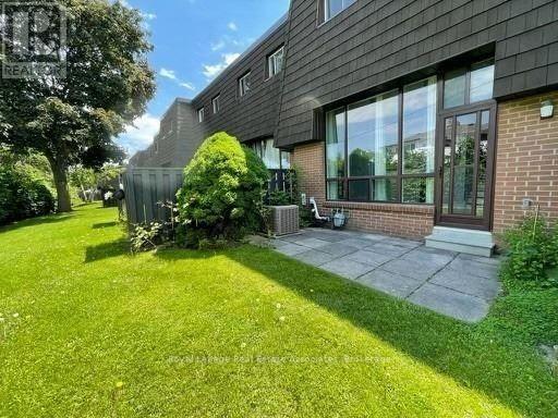 160 Darras Court, Brampton, Ontario  L6T 1W7 - Photo 2 - W12714190