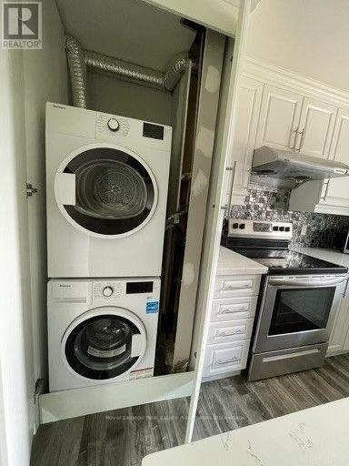 160 Darras Court, Brampton, Ontario  L6T 1W7 - Photo 9 - W12714190