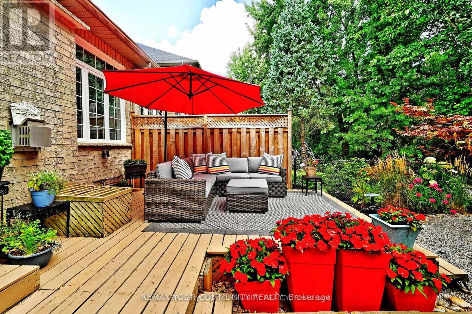 18 - 3 Senator Court, Aurora, Ontario  L4G 7P2 - Photo 36 - N12453919