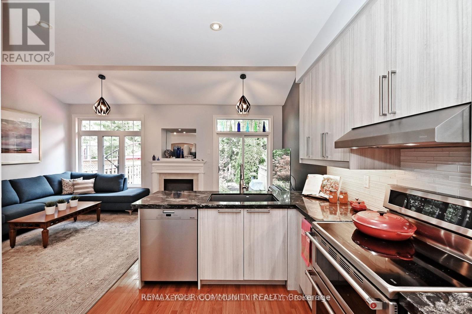 18 - 3 Senator Court, Aurora, Ontario  L4G 7P2 - Photo 19 - N12453919