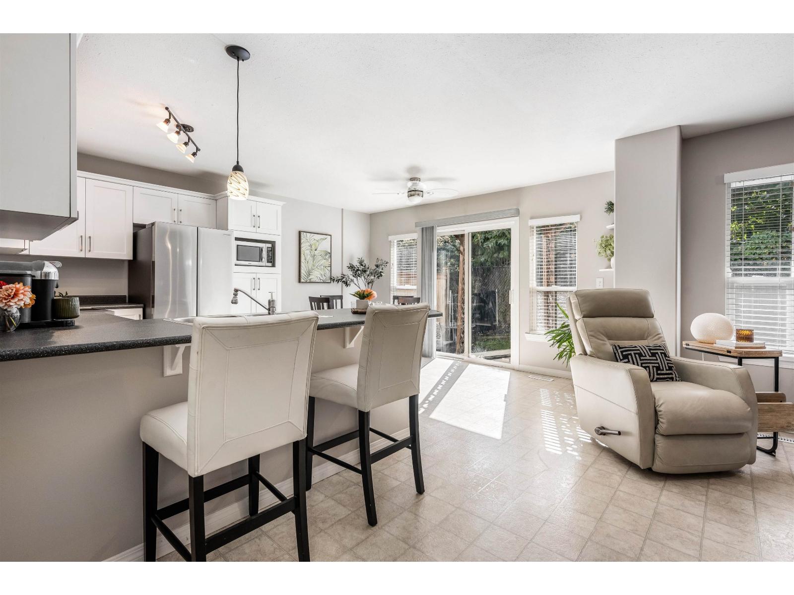 8 45932 Lewis Avenue, Chilliwack Proper West, Chilliwack, British Columbia  V2P 3C2 - Photo 8 - R3081331