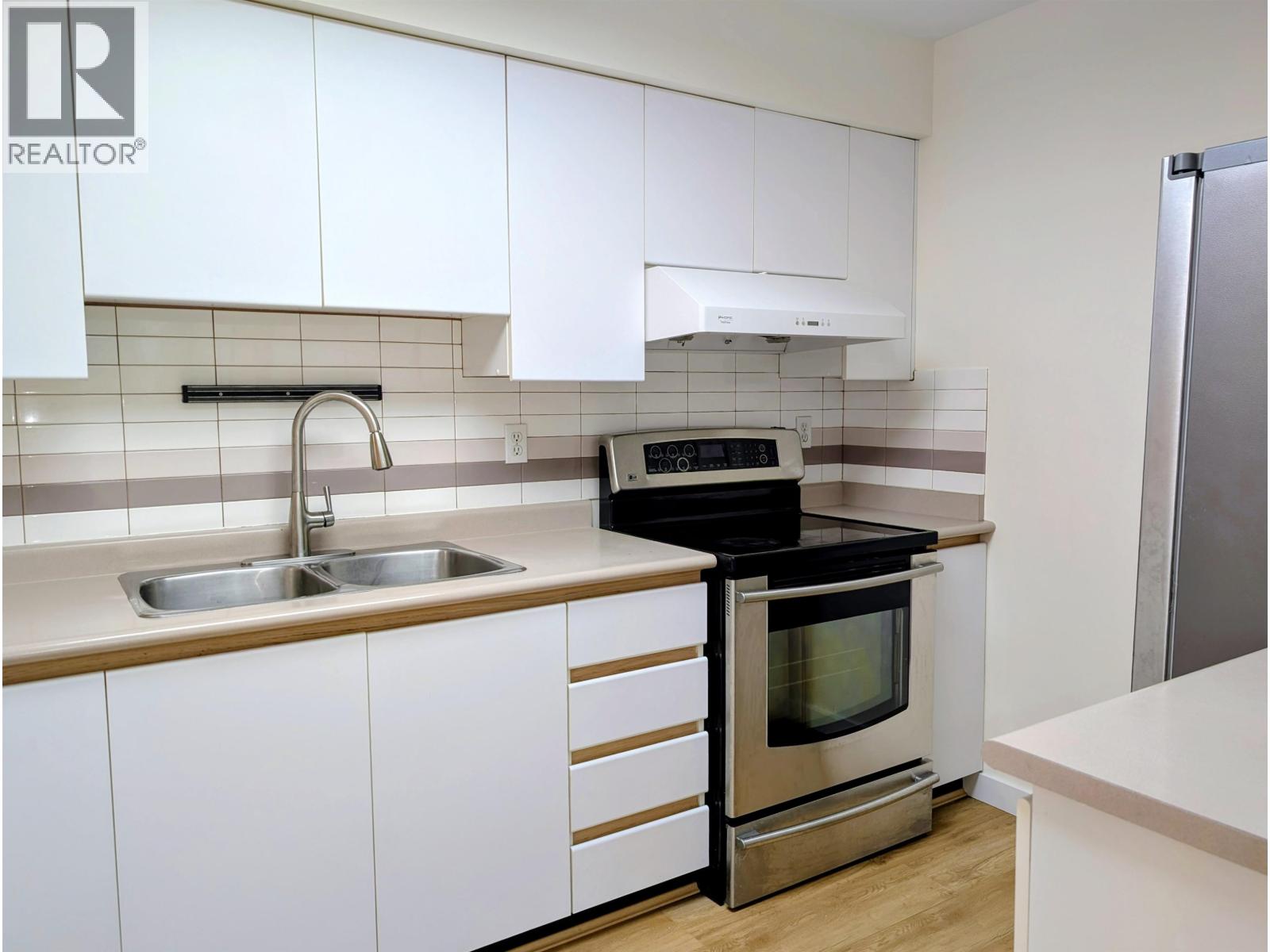 Listing Picture 8 of 19 : 108 5488 ARCADIA ROAD, Richmond / 烈治文 - 魯藝地產 Yvonne Lu Group - MLS Medallion Club Member