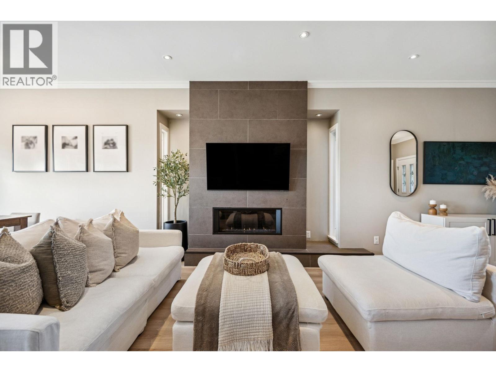 333 E Keith Road, North Vancouver, British Columbia  V7L 1V6 - Photo 6 - R3081053