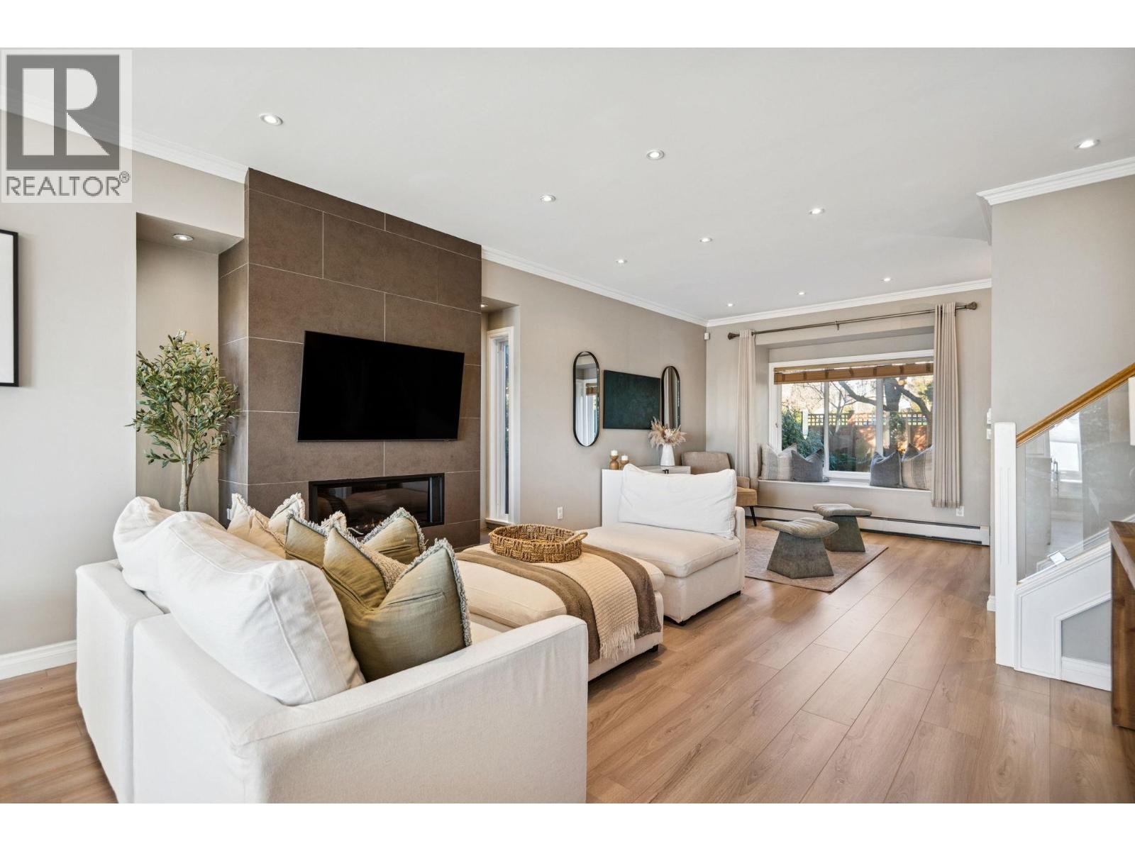 333 E Keith Road, North Vancouver, British Columbia  V7L 1V6 - Photo 8 - R3081053