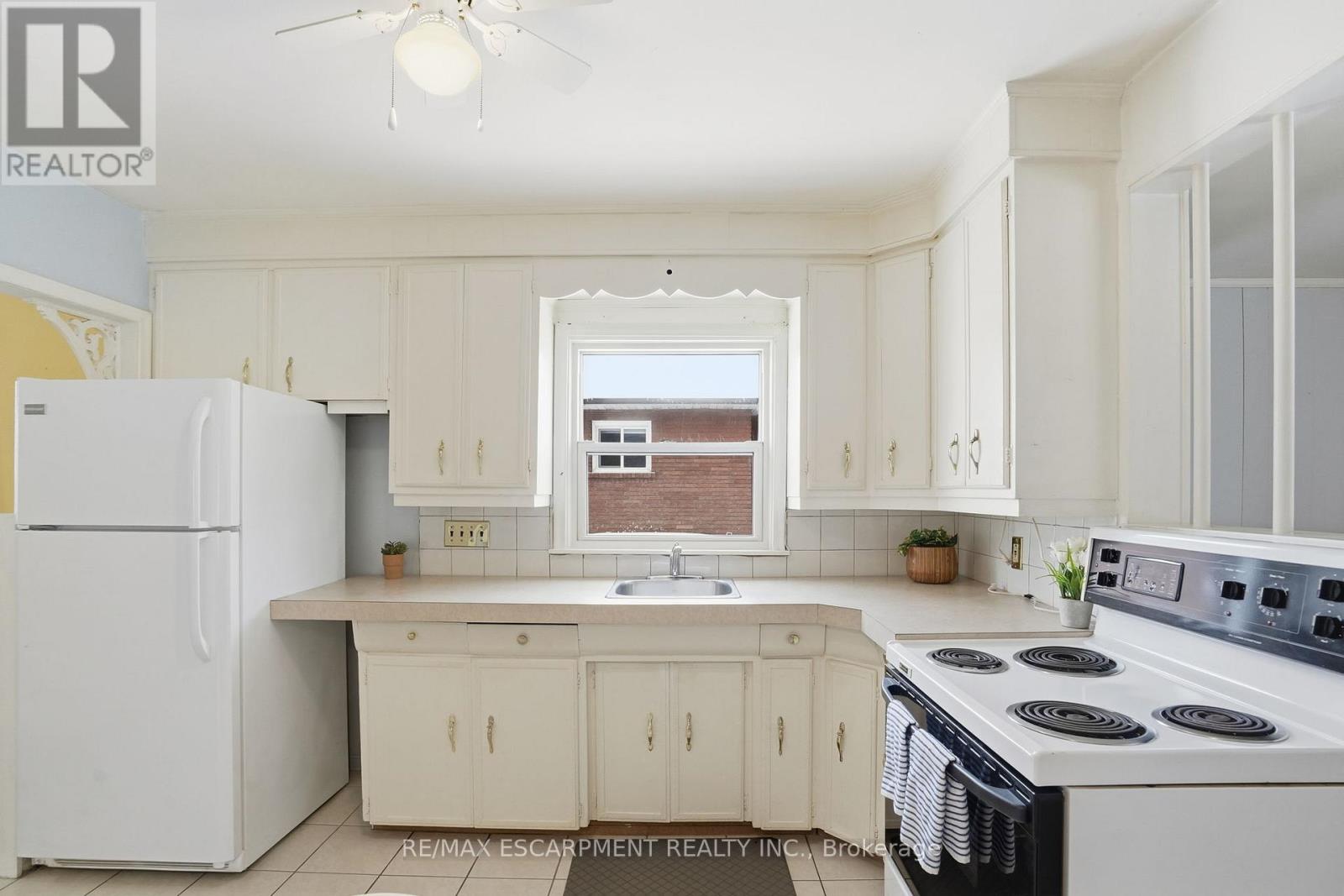 363 Limeridge Road E, Hamilton, Ontario  L9A 2S8 - Photo 14 - X12714010