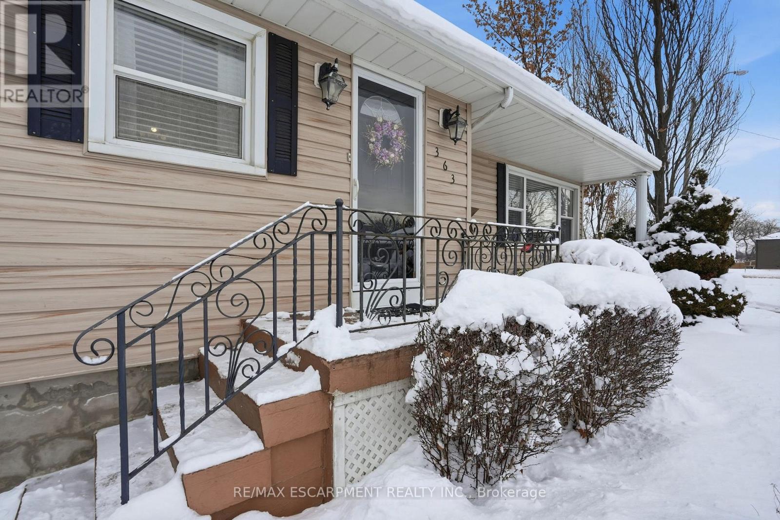 363 Limeridge Road E, Hamilton, Ontario  L9A 2S8 - Photo 4 - X12714010