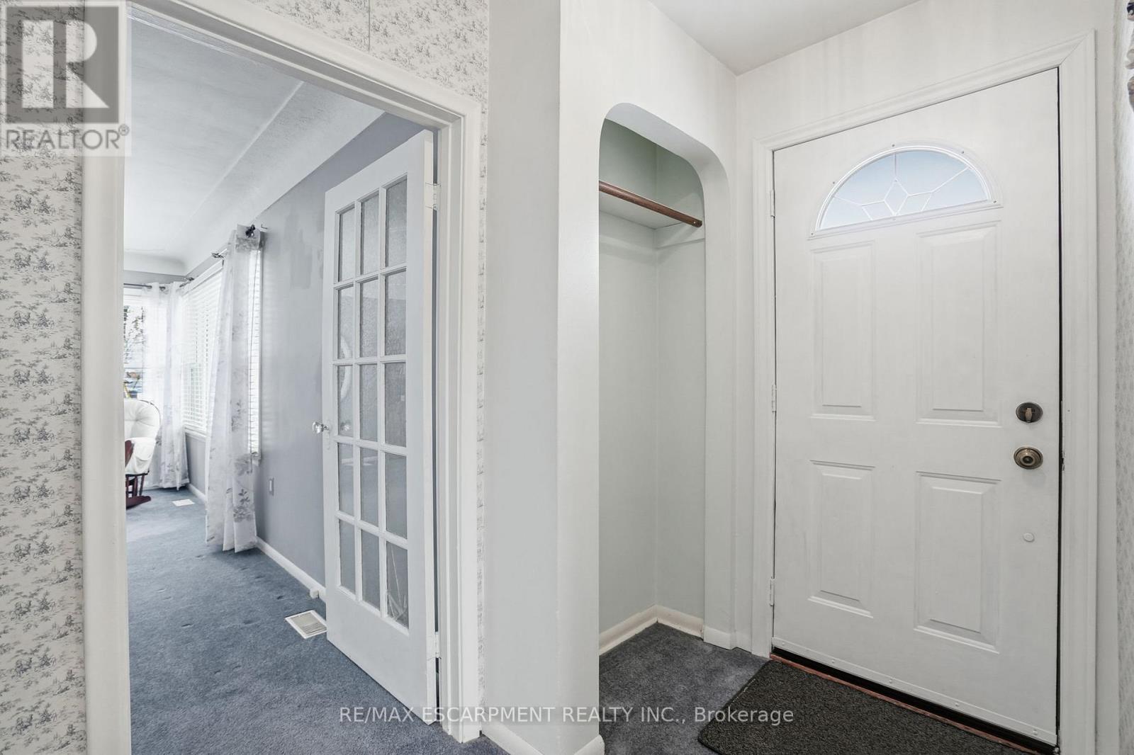 363 Limeridge Road E, Hamilton, Ontario  L9A 2S8 - Photo 5 - X12714010