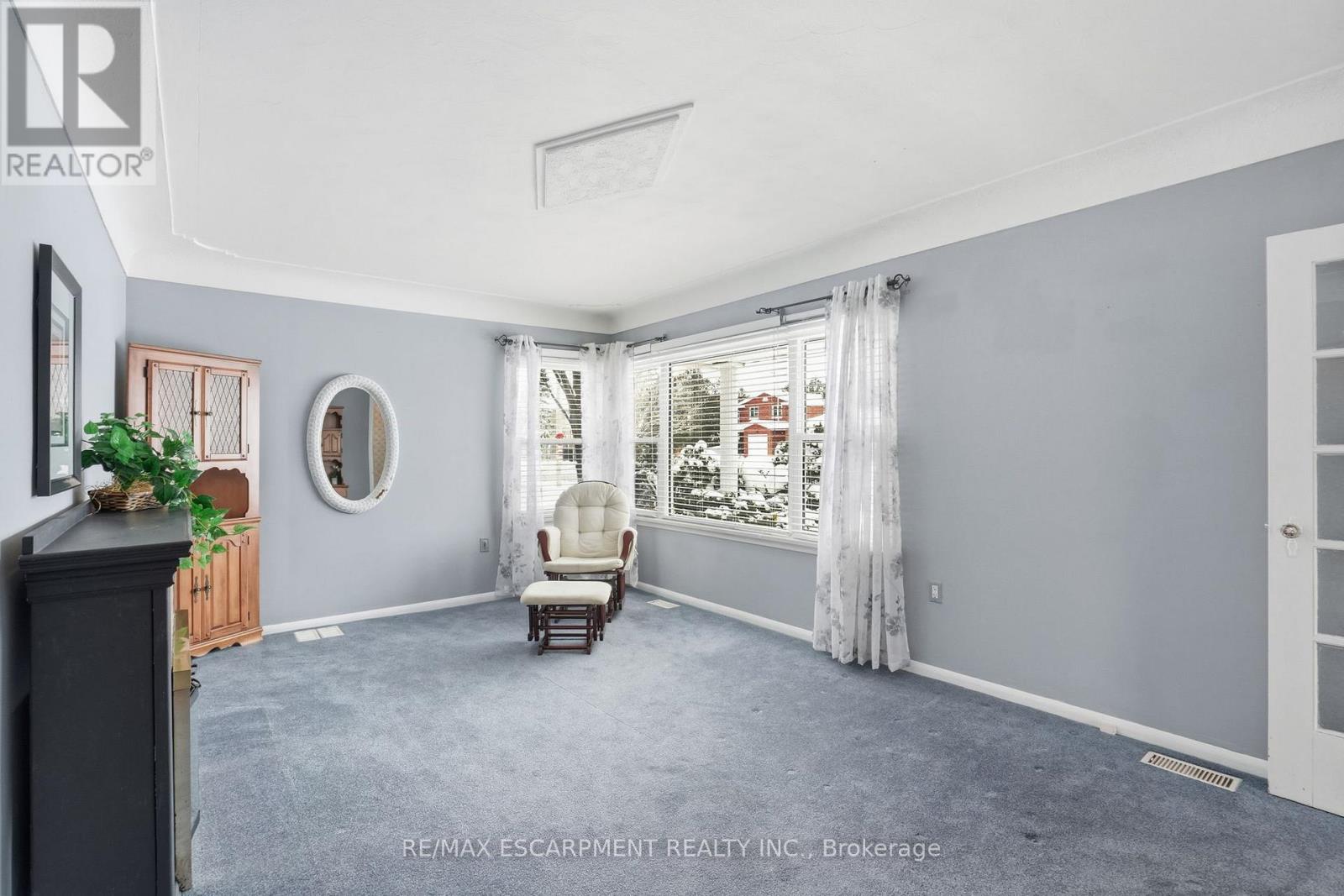 363 Limeridge Road E, Hamilton, Ontario  L9A 2S8 - Photo 9 - X12714010