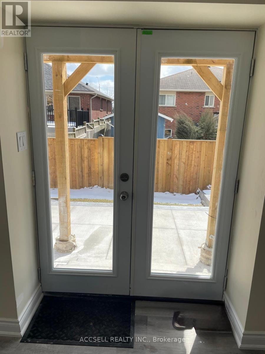 22 Rowley Street, Brantford, Ontario  N3S 0J6 - Photo 2 - X12714160