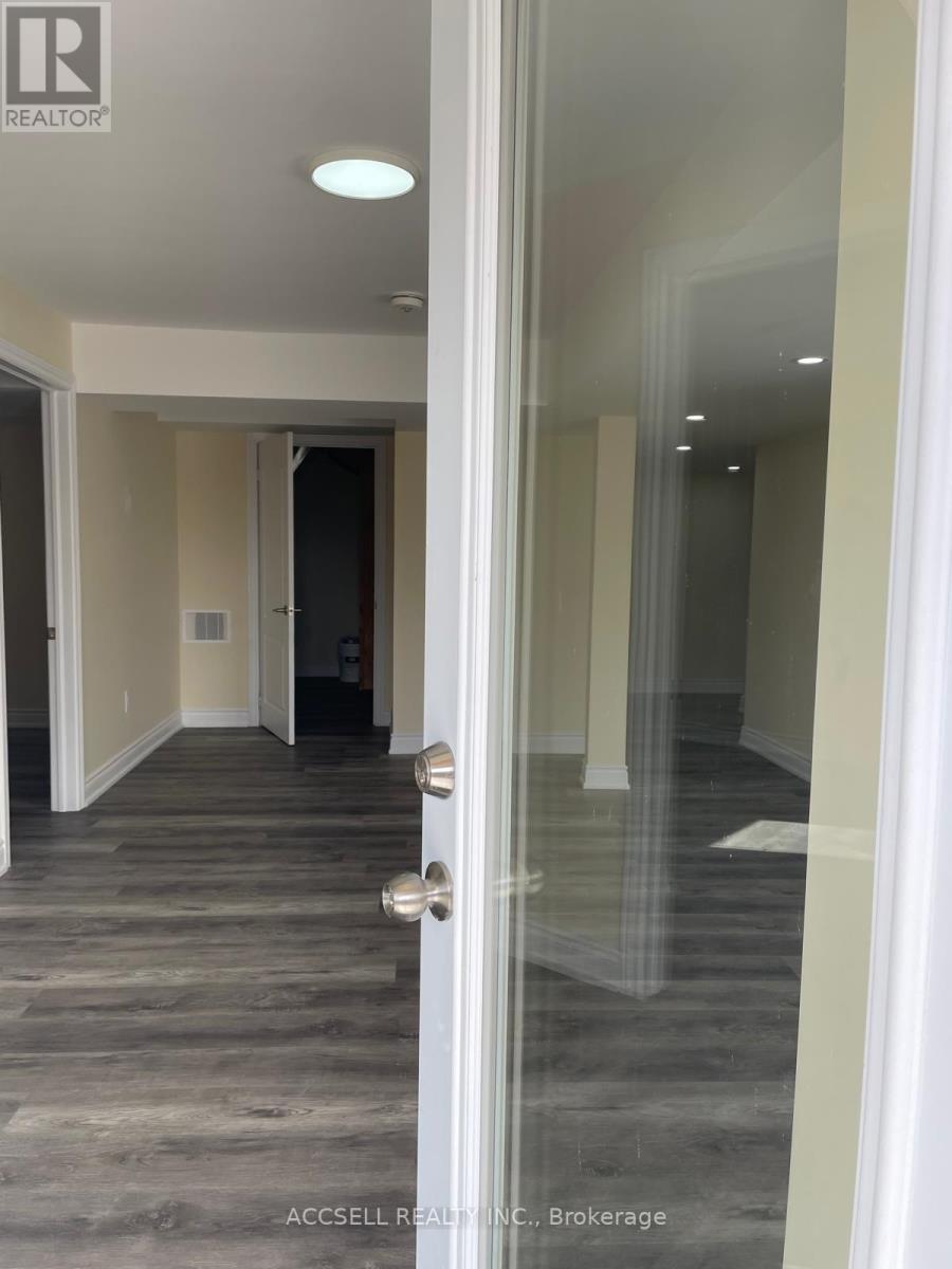 22 Rowley Street, Brantford, Ontario  N3S 0J6 - Photo 3 - X12714160