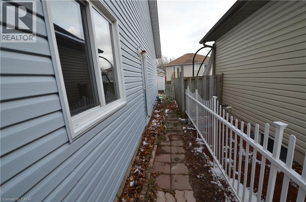 1211 Tamarac Street, Dunnville, Ontario  N1A 3G6 - Photo 4 - 40799850