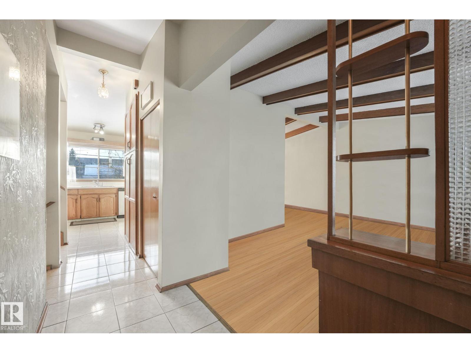 16611 90 Av Nw, Edmonton, Alberta  T5R 4W9 - Photo 5 - E4470517