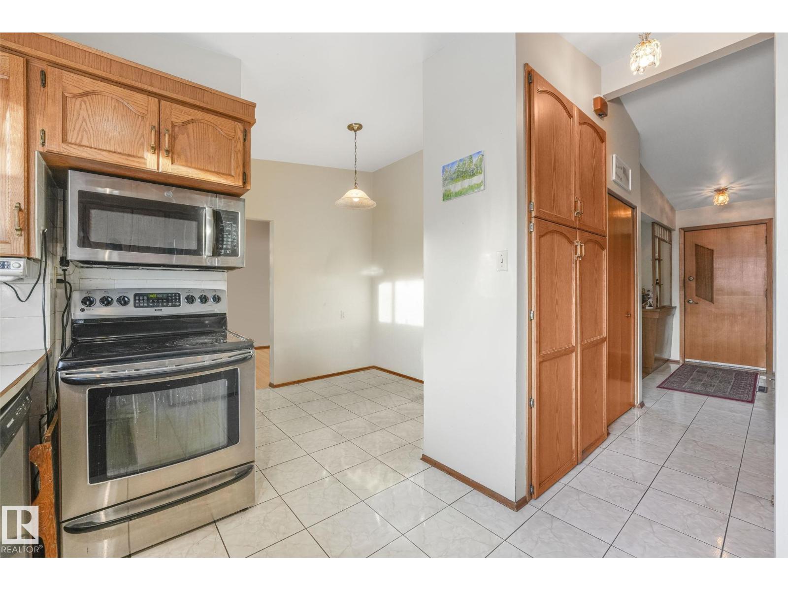 16611 90 Av Nw, Edmonton, Alberta  T5R 4W9 - Photo 12 - E4470517