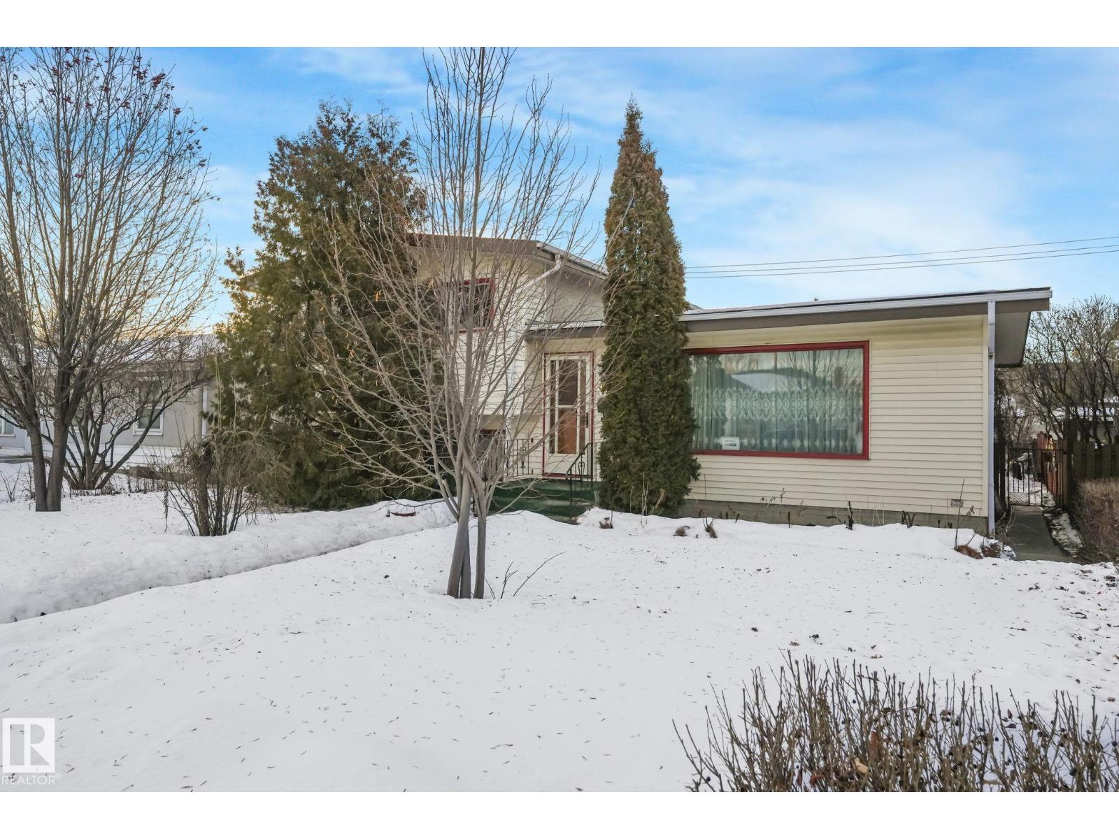 16611 90 Av Nw, Edmonton, Alberta  T5R 4W9 - Photo 2 - E4470517