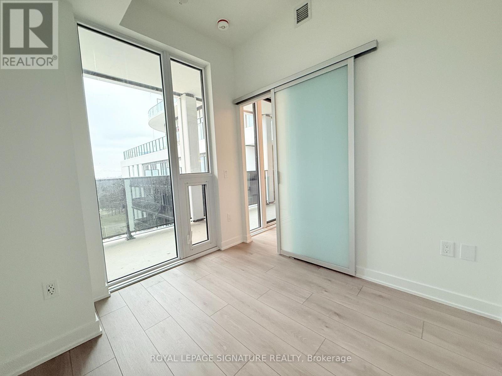 613 - 1 Fairview Road E, Mississauga, Ontario  L5A 4C6 - Photo 12 - W12695604