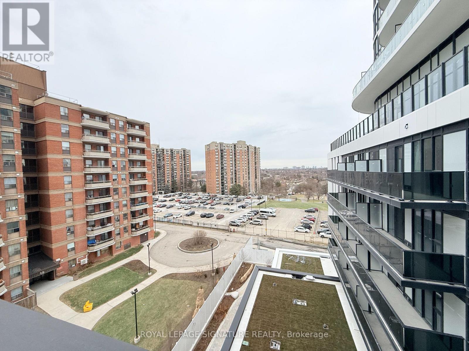 613 - 1 FAIRVIEW ROAD E