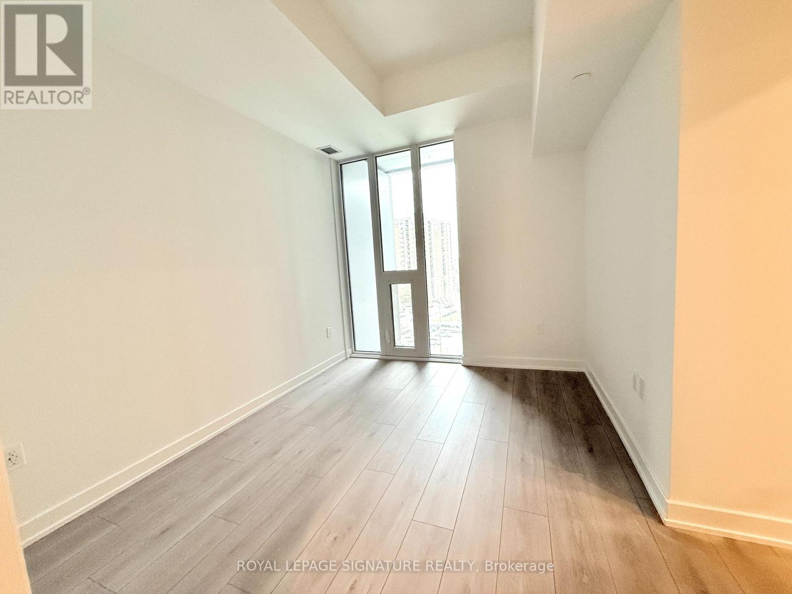 613 - 1 Fairview Road E, Mississauga, Ontario  L5A 4C6 - Photo 5 - W12695604