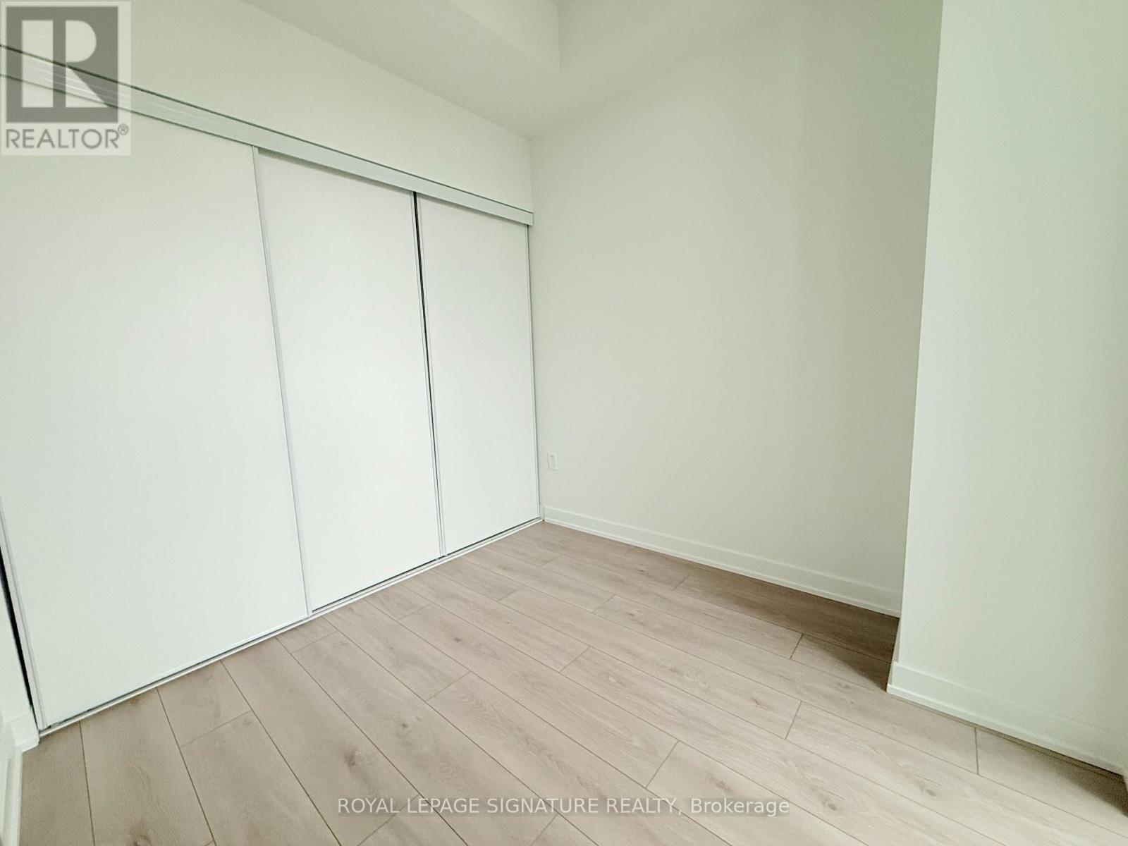 613 - 1 Fairview Road E, Mississauga, Ontario  L5A 4C6 - Photo 11 - W12695604