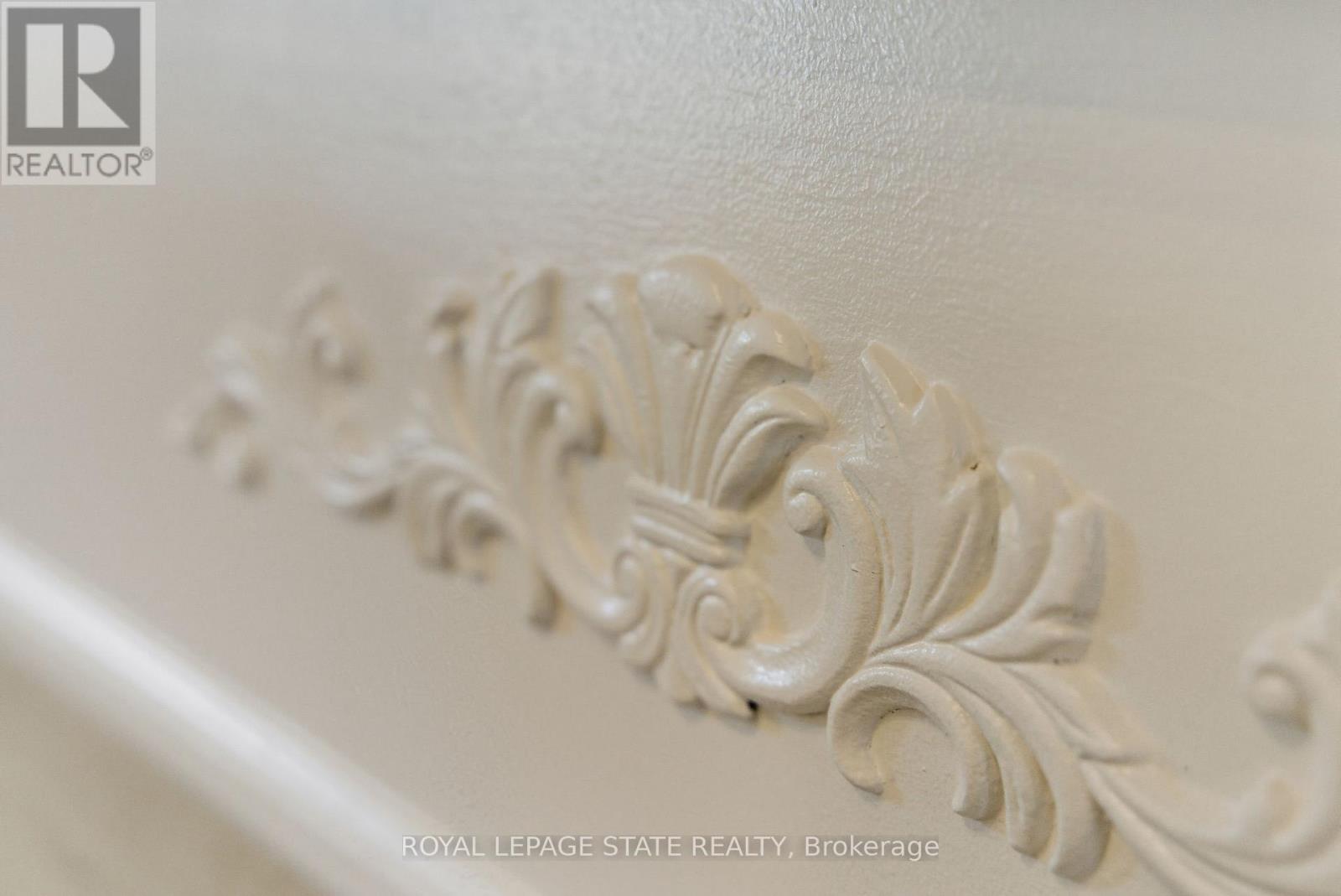 13 Bruce Street, Hamilton, Ontario  L8P 3M5 - Photo 6 - X12413154