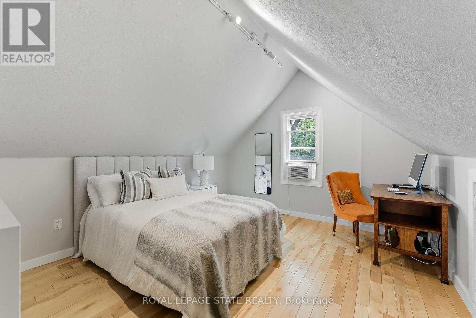 13 Bruce Street, Hamilton, Ontario  L8P 3M5 - Photo 25 - X12413154