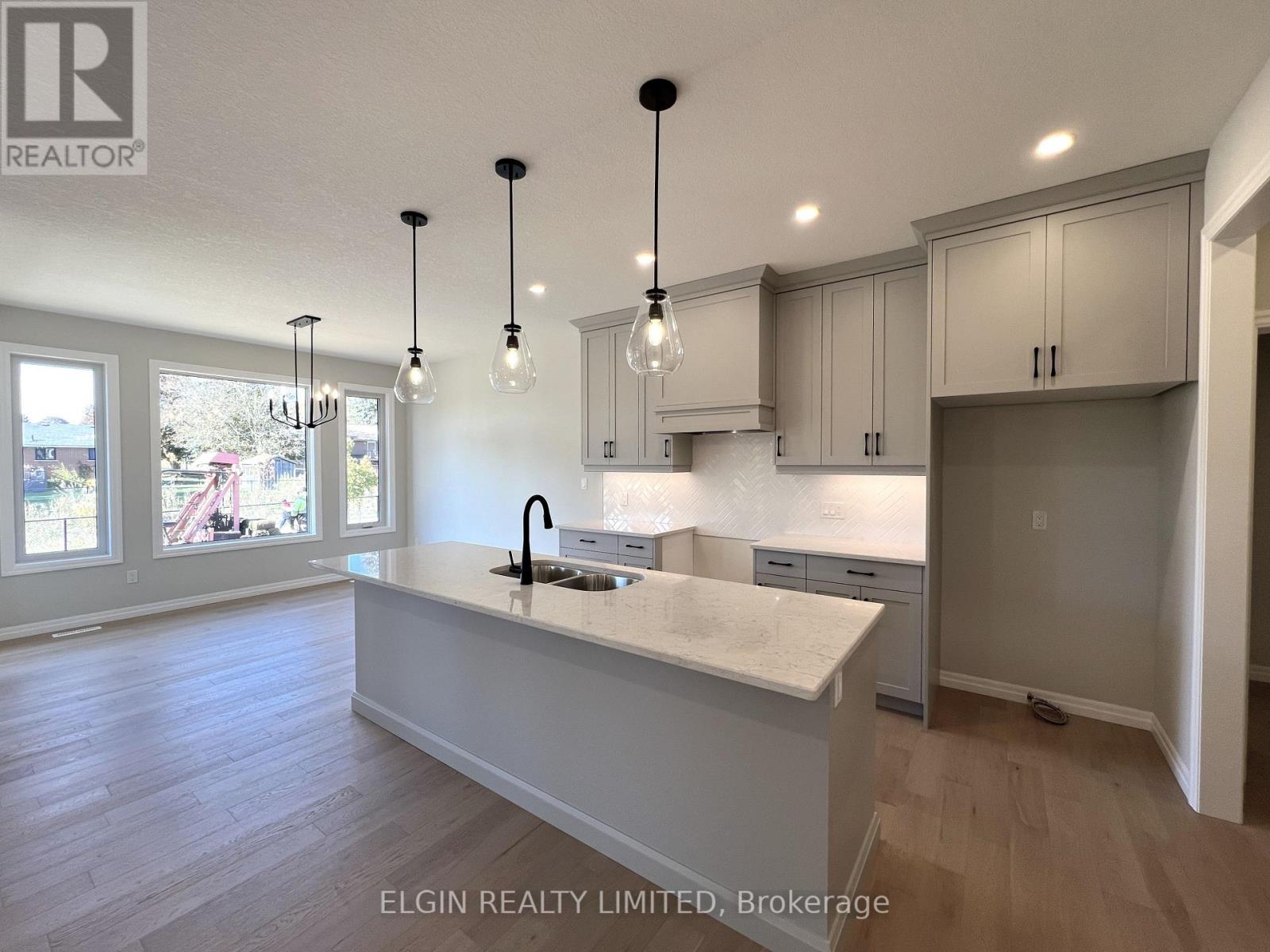 47 Lark Street, Tillsonburg, Ontario  N4G 0K8 - Photo 10 - X12714206