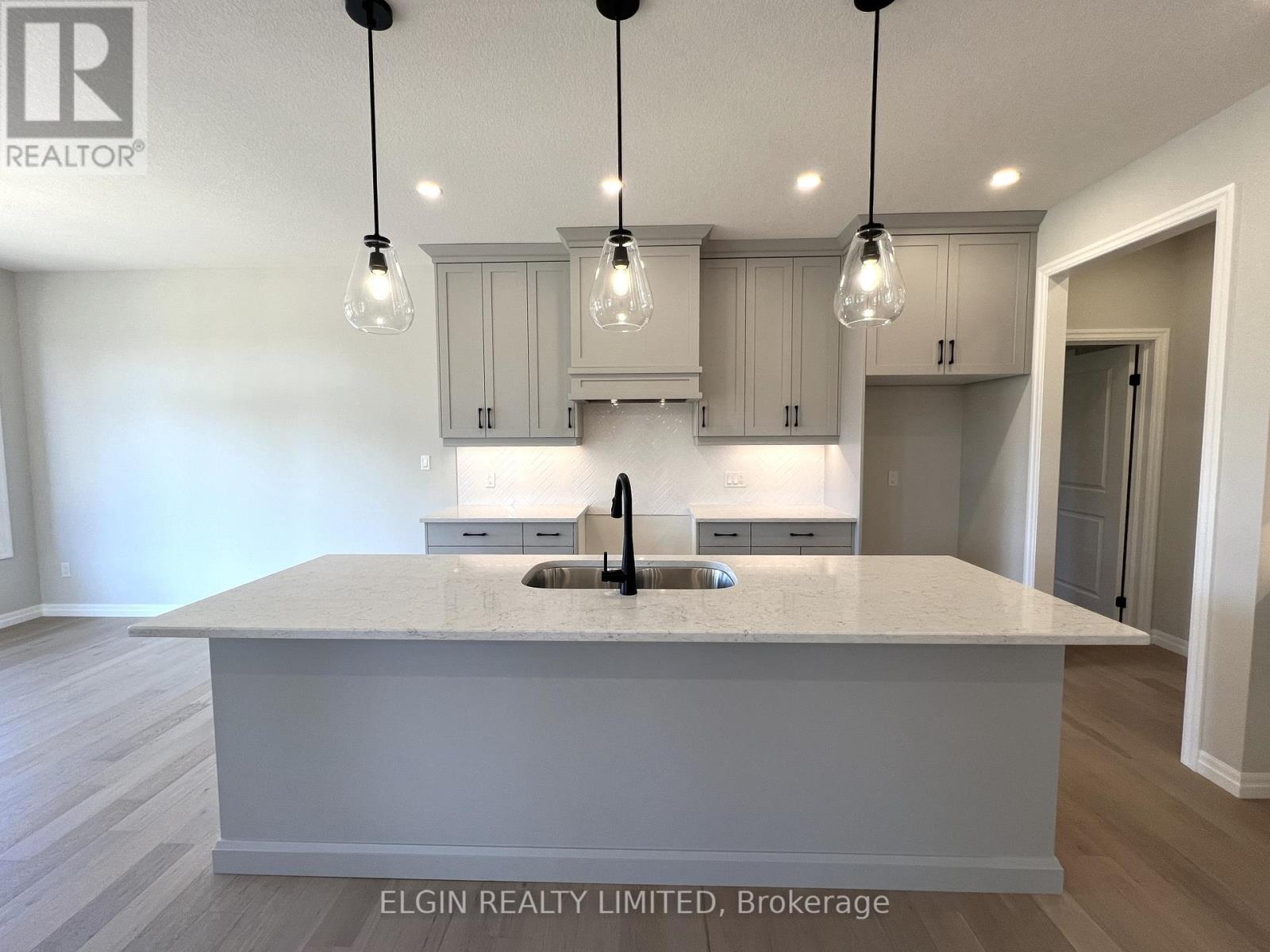 47 Lark Street, Tillsonburg, Ontario  N4G 0K8 - Photo 12 - X12714206