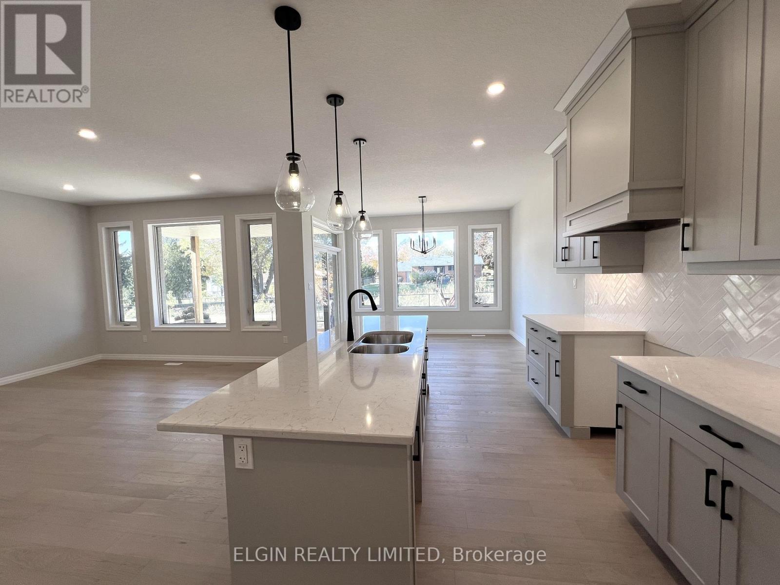 47 Lark Street, Tillsonburg, Ontario  N4G 0K8 - Photo 16 - X12714206